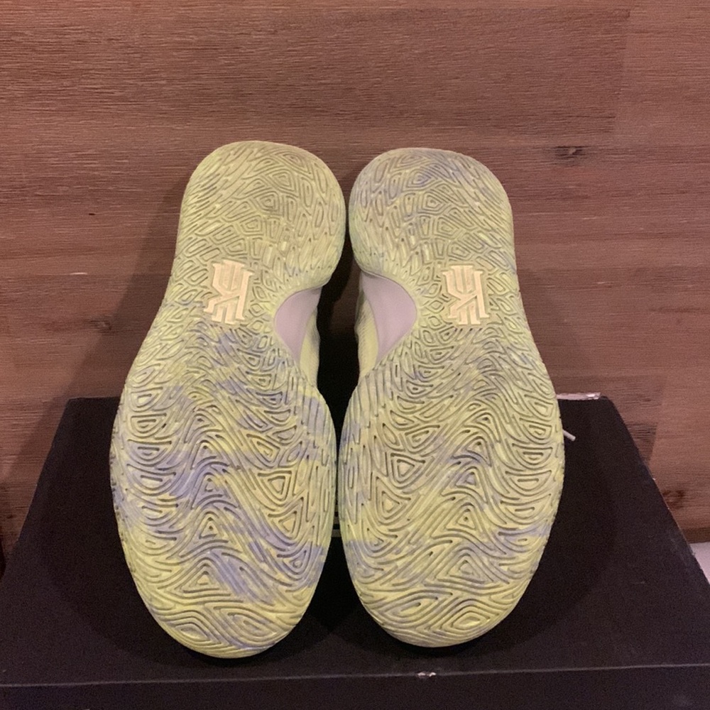 Nike Kyrie Flytrap 4 - image 5